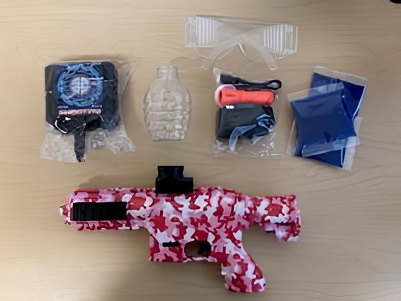 gel blaster toy gun with accessories